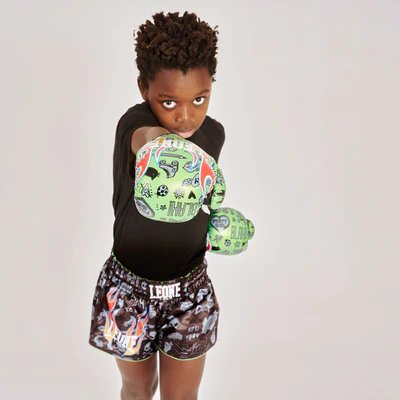 Leone Muay Thai Shorts Flames Kids, Schwarz