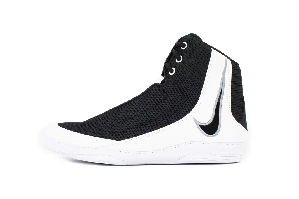 Nike Ringerschuhe Inflict 4, Schwarz-Weiß