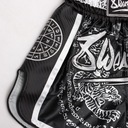 8Weapons Muay Thai Shorts Carbon Sak Yant Tigers, Schwarz