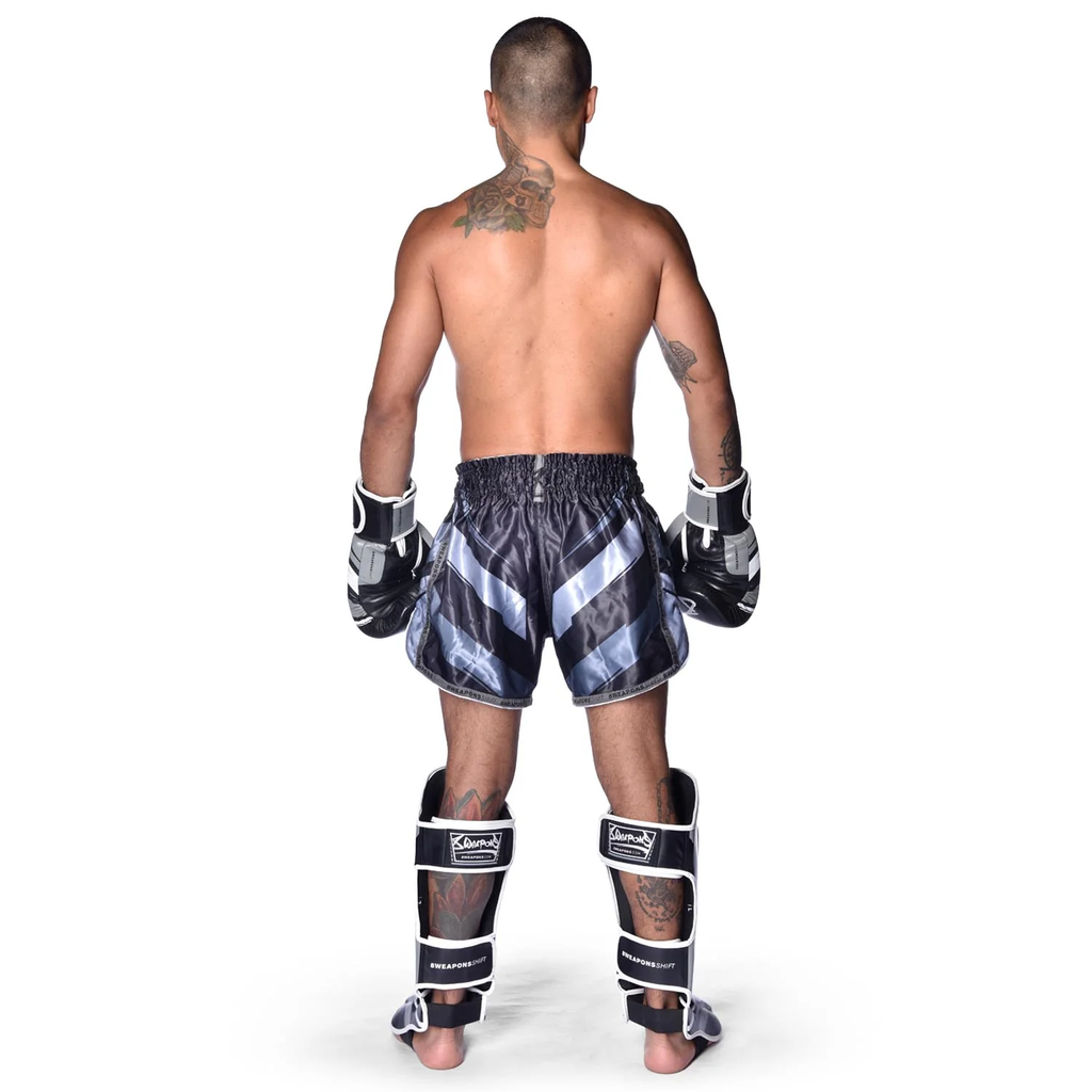 8Weapons Muay Thai Shorts Shift, Schwarz 9