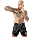 8Weapons Muay Thai Shorts Strike, Schwarz-Gold