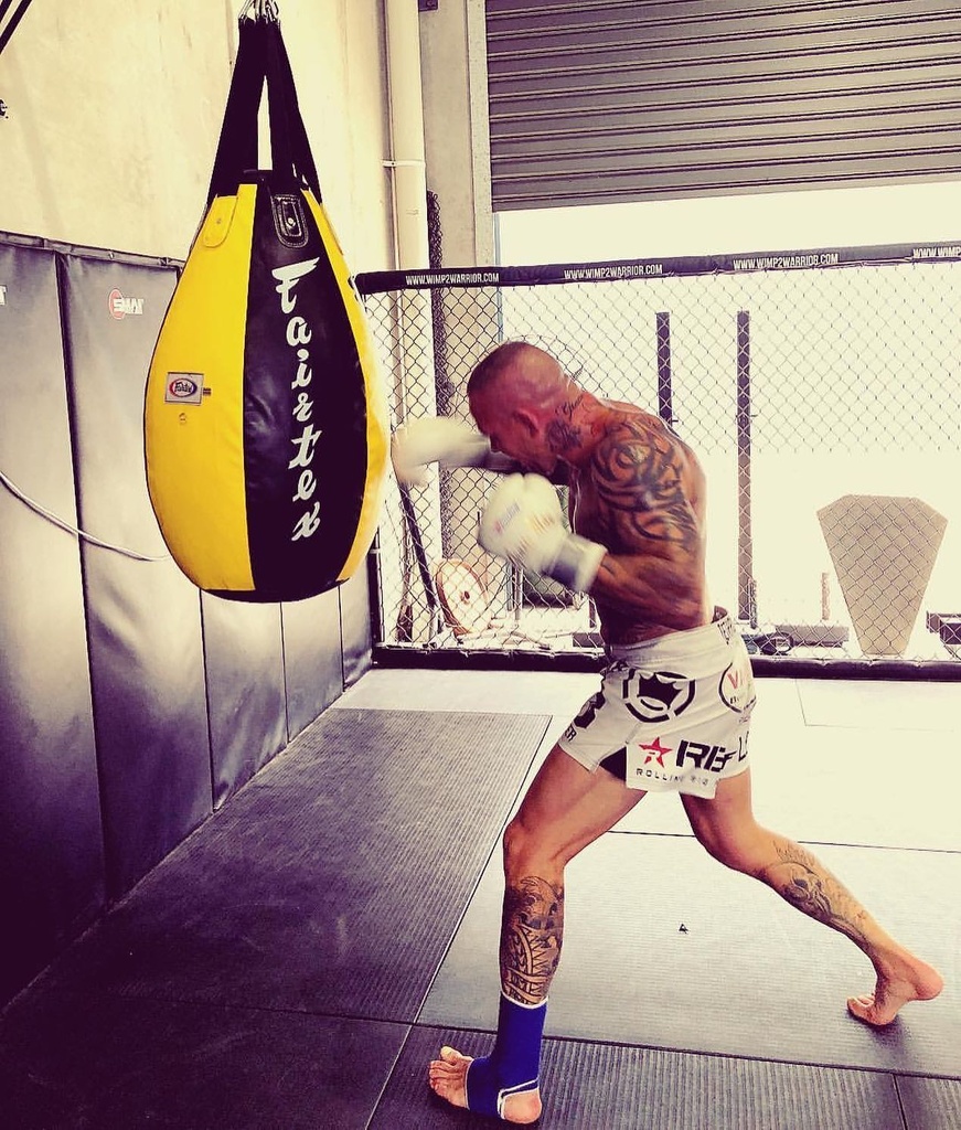 Fairtex Boxsack Teardrop HB15 93x38cm Ungefüllt, Schwarz-Gelb