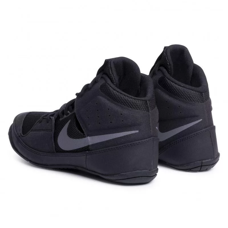 Nike Ringerschuhe Fury, Schwarz-Silber