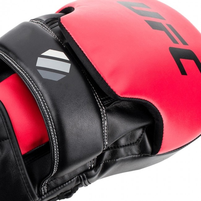 UFC Contender Long Curved Focus Mitt 3